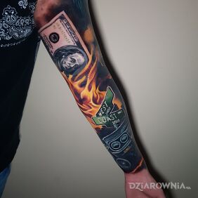 Tatuaż Dolary kasa na ręce motyw: rękawy styl: newschool