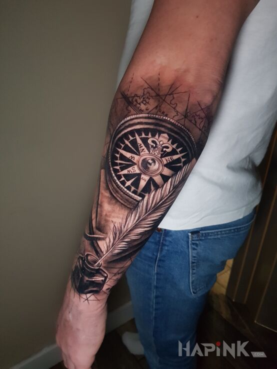 Tattoo Mapa ta kompas in 3D motif and realistic style On the arm