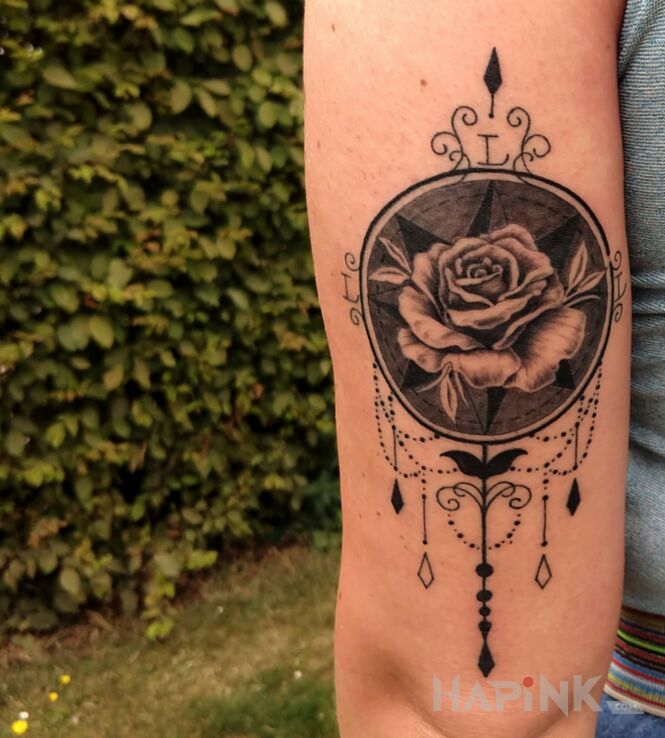 Tattoo Kobiecy ornament in flowers motif and realistic style On the arm