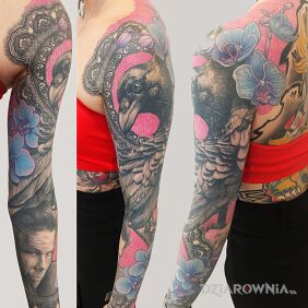 Tatuaż Rękaw Kruk na ręce motyw: twarze styl: graficzne / ilustracyjne