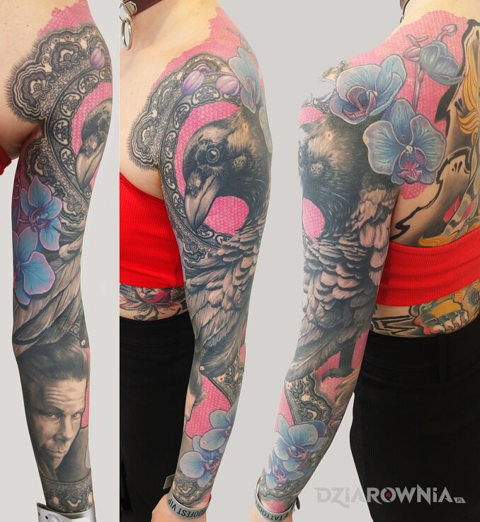 Tatuaż rękaw kruk w motywie fantasy i stylu graficzne / ilustracyjne na ramieniu
