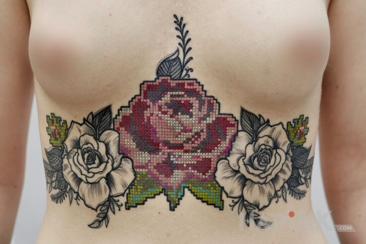 Tattoo Tatuaż róża haft in flowers motif and graphic / illustrative style on the stomach