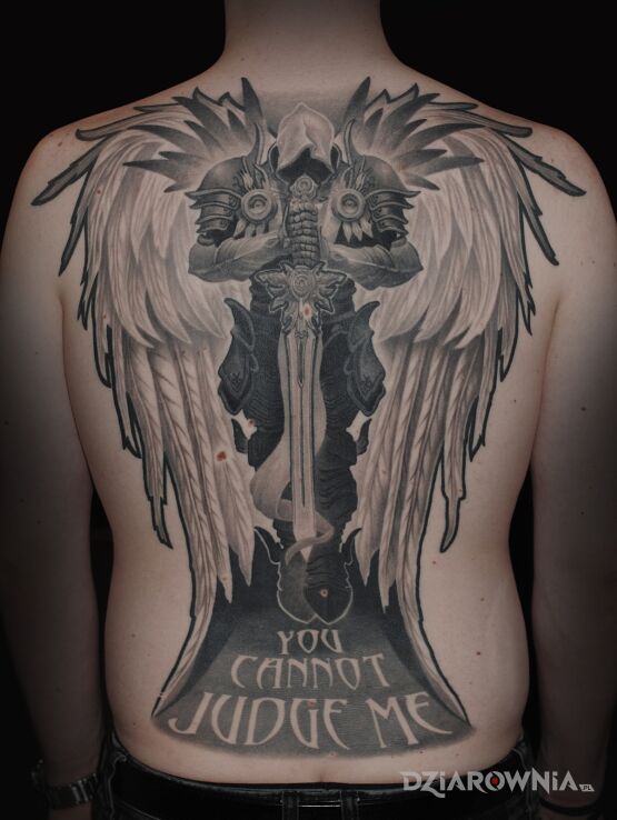 Tatuaż tyraell w motywie pozostałe i stylu graficzne / ilustracyjne na plecach