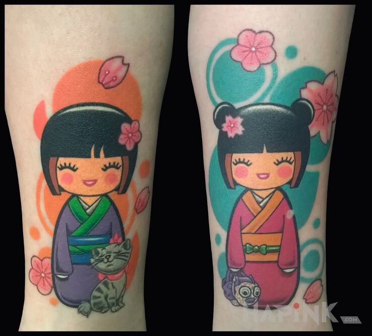 Tattoo Laleczki Japońskie Kokeshi in colorful motif and graphic / illustrative style on the leg