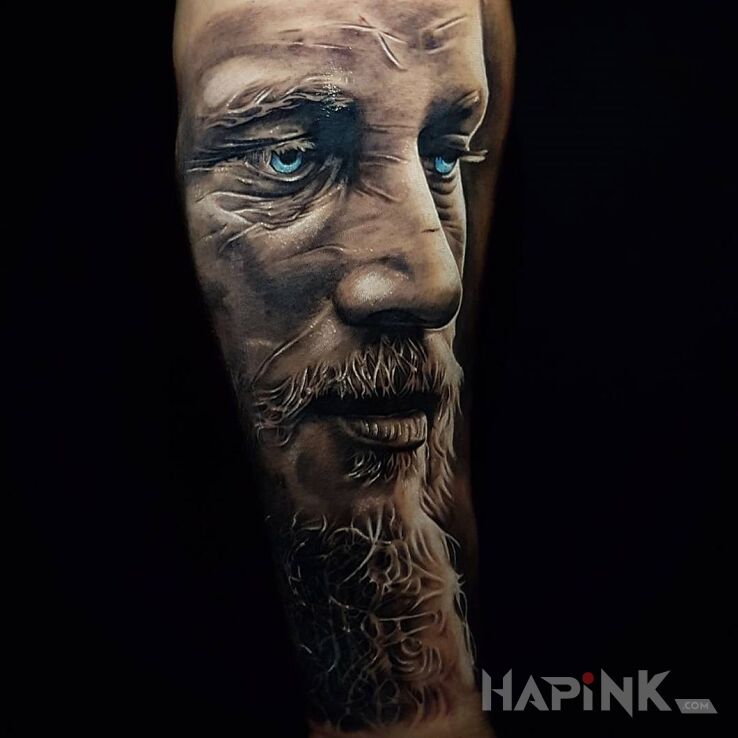 Tattoo Ragnar Lodbrok in 3D motif and realistic style on the upper arm