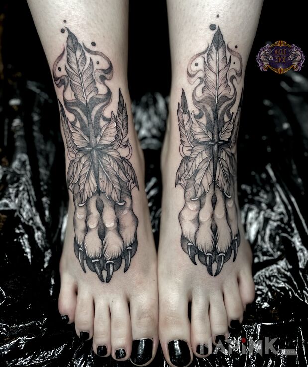 Tattoo Tatuaż - Wilk (wilcze łapy) in fantasy motif and graphic / illustrative style on the foot