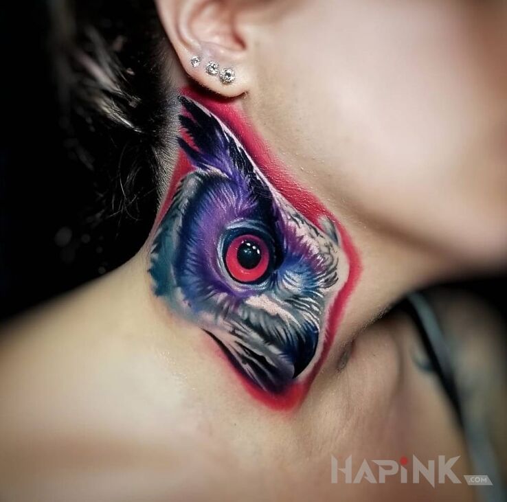 Tattoo Różowa sowa in 3D motif and realistic style on the neck