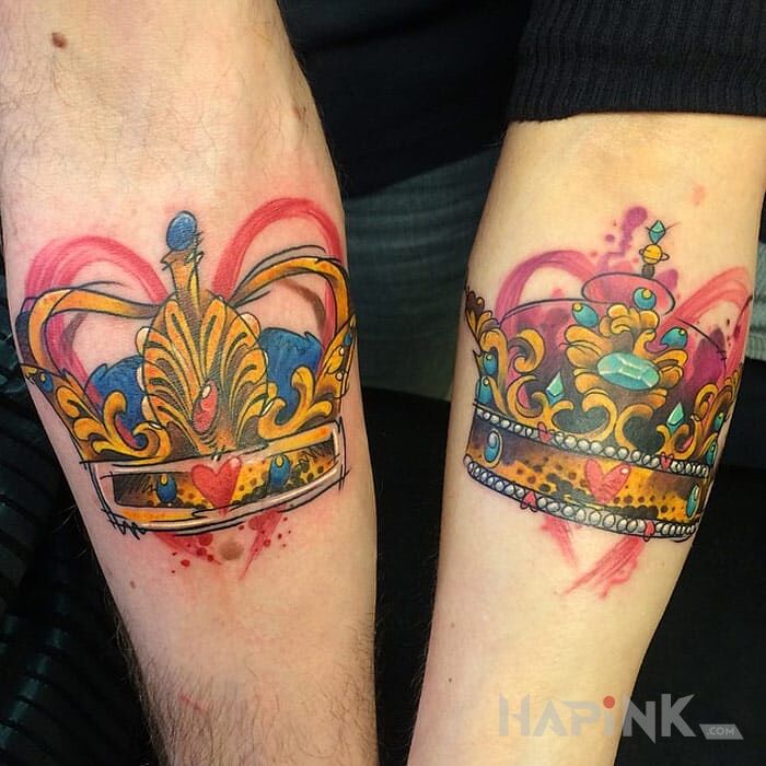 Tattoo Po królewsku in colorful motif on the forearm