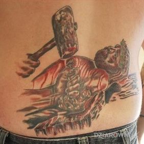 Tatuaż Strach patrzeć na plecach motyw: pozostałe