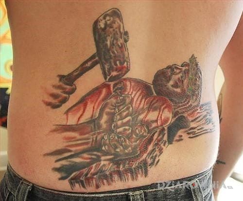 Tatuaż strach patrzeć w motywie pozostałe na plecach