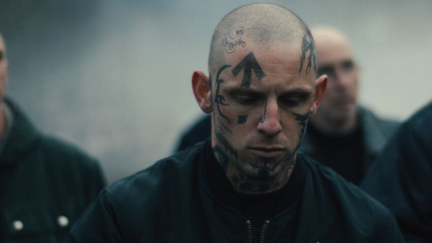 tatuaże na twarzy u skinheada bryona wildera