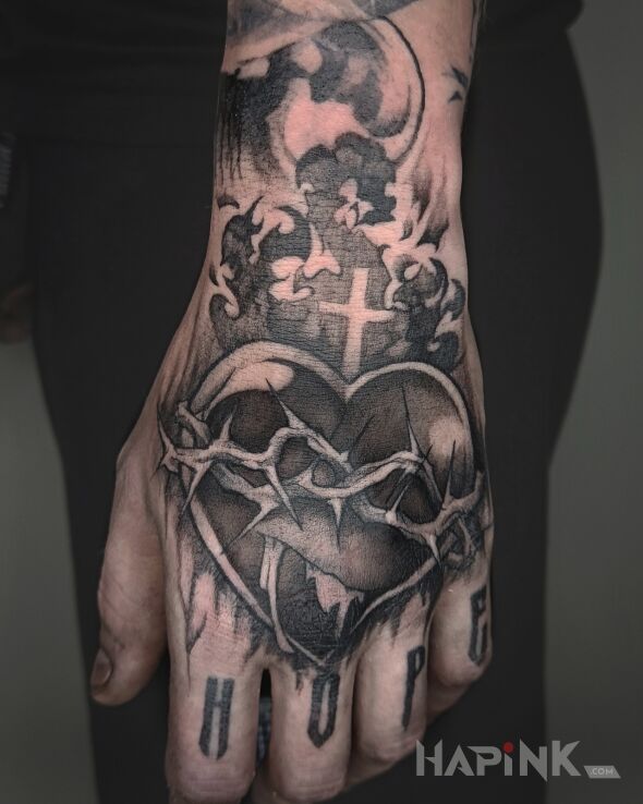Tattoo Miej serce na dłoni in religious motif and graphic / illustrative style On the arm