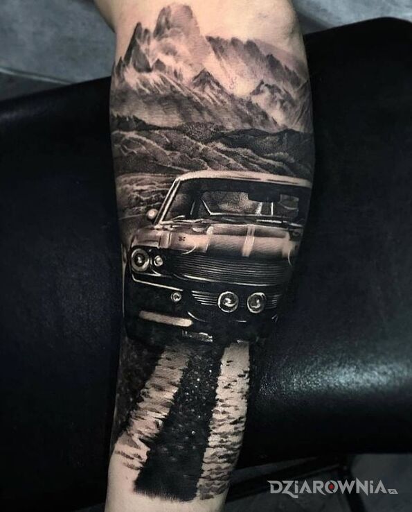 Tatuaż furą w góry w motywie 3D i stylu realistyczne na ręce