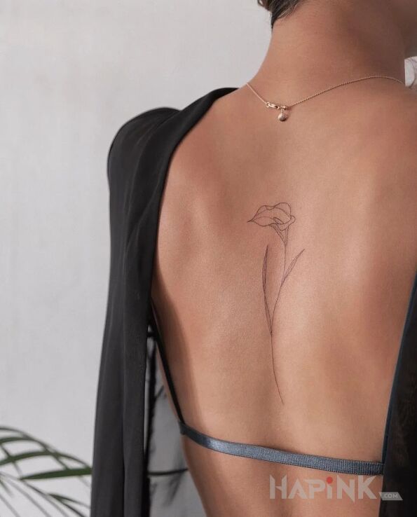 Tattoo Tylko linie in black and gray motif and contour / linework style on the back