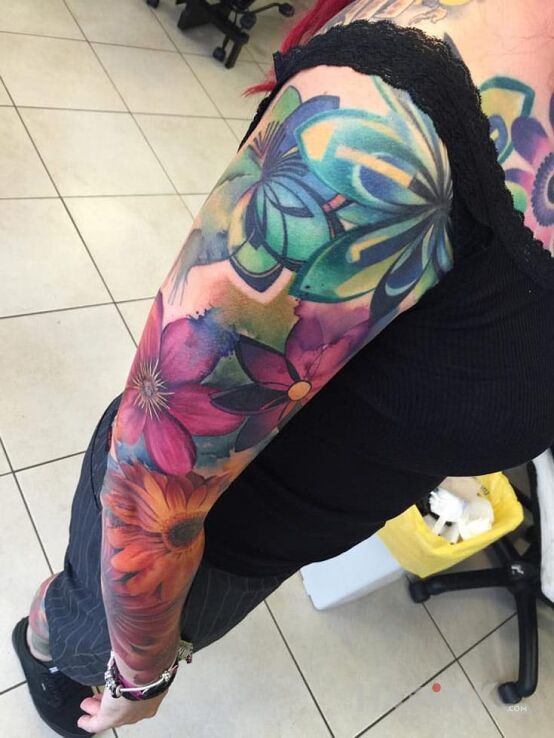 Tattoo Rękawek in colorful motif on the forearm