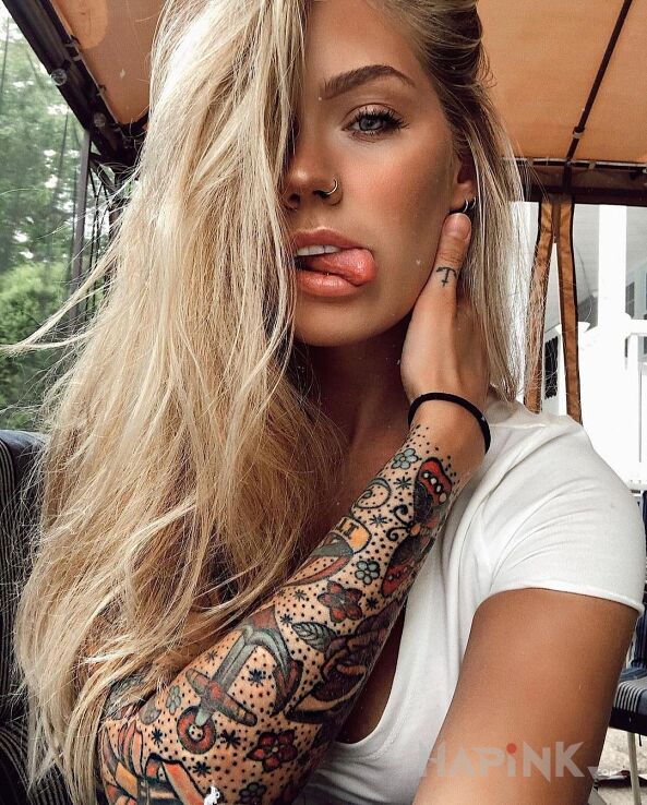 Tattoo Oldschoolowy sznyt in colorful motif and oldschool style On the arm
