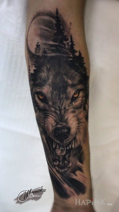Tattoo Agresywna masa in animals motif on the forearm