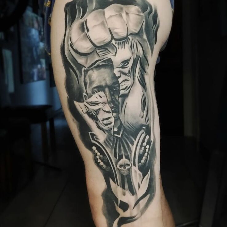 Tatuaż superbohaterowie w motywie czarno-szare i stylu surrealistyczne na nodze