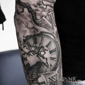 Tattoo Running out of time on the forearm motif: 3D