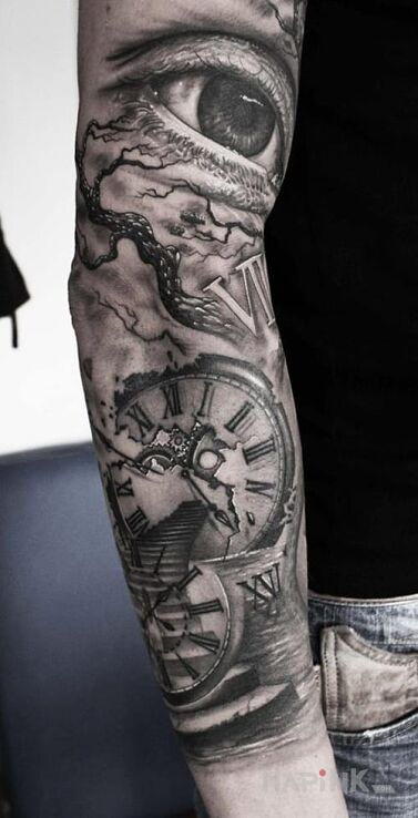 Tattoo Uciekajacy czas in 3D motif on the forearm