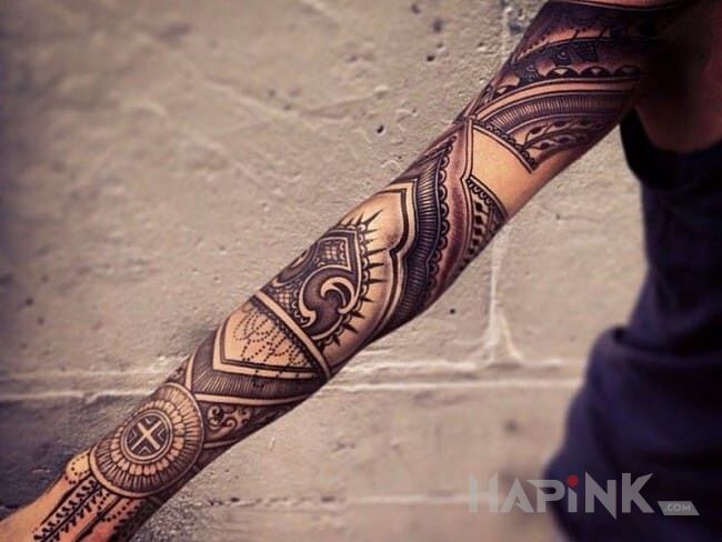 Tattoo Wzorki in sleeves motif and Polynesian style on the forearm