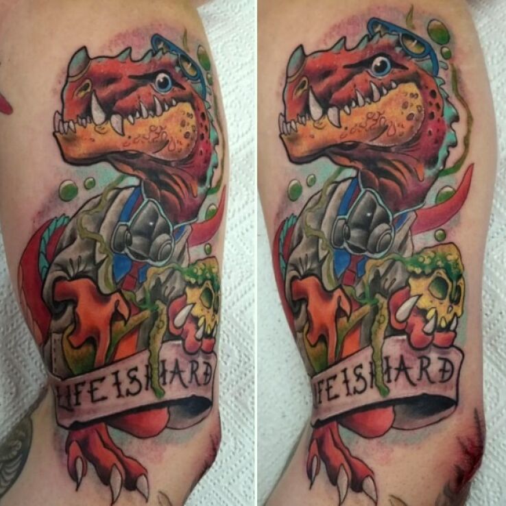 Tatuaż dino chill w motywie kolorowe i stylu neotradycyjne na ręce