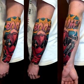 Tatuaż Deadpool na ręce motyw: postacie styl: kreskówkowe / komiksowe