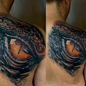 Tattoo Dragon's eye on the shoulder blades motif: 3D style: realistic