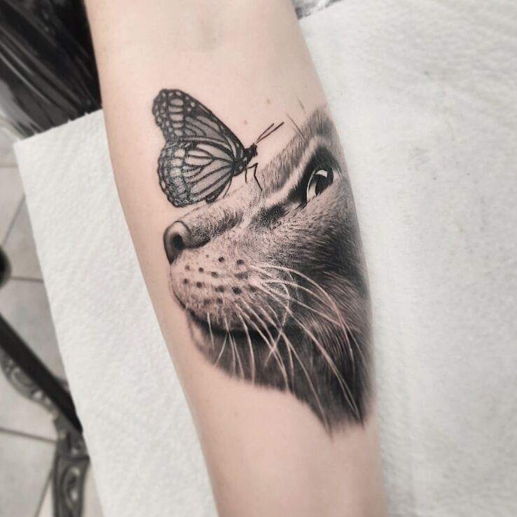 Tatuaż mordka kotka w motywie miłosne i stylu realistyczne na ręce