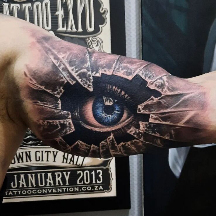 Tatuaż oko w motywie przedmioty i stylu realistyczne na ręce