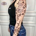 Kobiecy Tatuaż - motyw kwiatowy na ręce