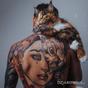 Tatuaż Śliczny kot na plecach motyw: twarze styl: graficzne / ilustracyjne