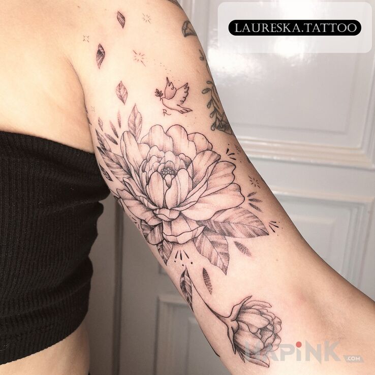 Tattoo Peonie in flowers motif and graphic / illustrative style on the bicep