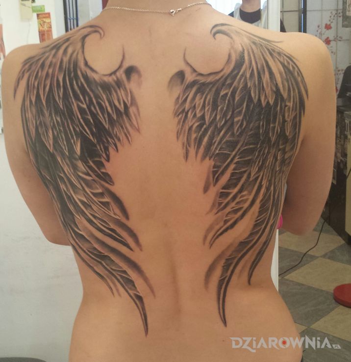 Tatuaż wings w motywie anioły na plecach