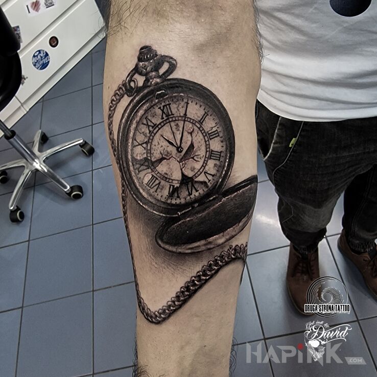 Tattoo Czas mija sekunda po sekundzie... in black and gray motif and realistic style on the forearm