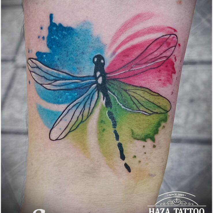 Tatuaż ważka watercolor tattoo w motywie zwierzęta i stylu watercolor na klatce