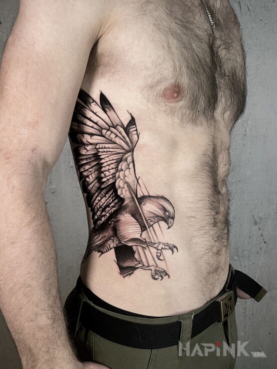 Tattoo Lecący orzeł in black and gray motif and graphic / illustrative style on the ribs