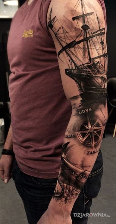 Tatuaż rękaw marynarza w motywie rękawy i stylu realistyczne na przedramieniu