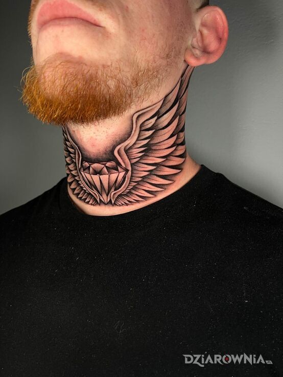 Tatuaż tatuaz na szyji w motywie czarno-szare i stylu abstrakcyjne na szyi