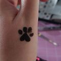 Wycena tatuażu - Mała psia łapka na dłoni