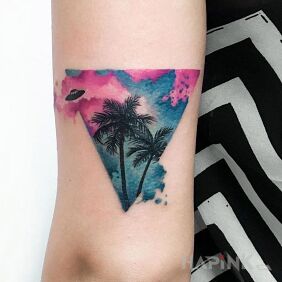 Tattoo Ufo in the Bahamas on the upper arm motif: colorful style: Watercolor