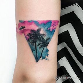 Tatuaż Ufo na Bahamach na ramieniu motyw: kolorowe styl: watercolor