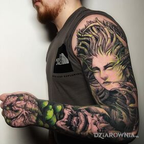 Tatuaż Zergi Starcraft na przedramieniu motyw: rękawy styl: graficzne / ilustracyjne