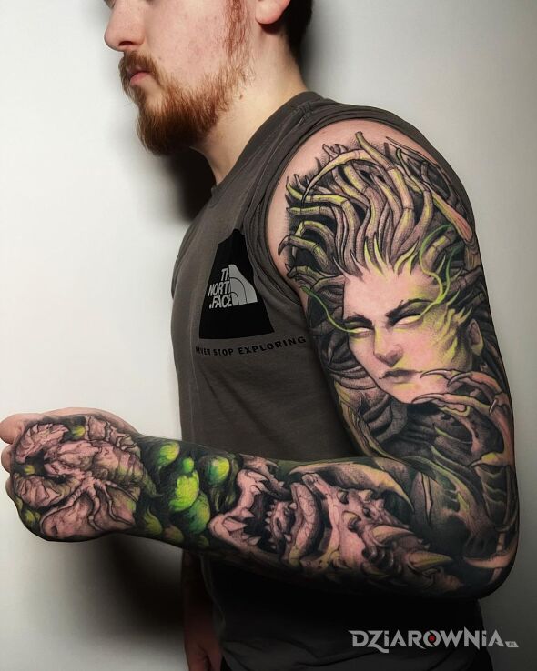 Tatuaż zergi starcraft w motywie rękawy i stylu graficzne / ilustracyjne na przedramieniu