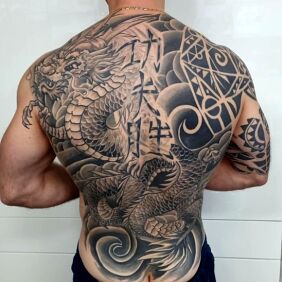 Tatuaż Smok japońskie plecy na plecach motyw: czarno-szare styl: japońskie / irezumi