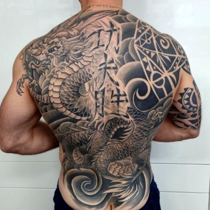 Tatuaż smok japońskie plecy w motywie smoki i stylu japońskie / irezumi na plecach