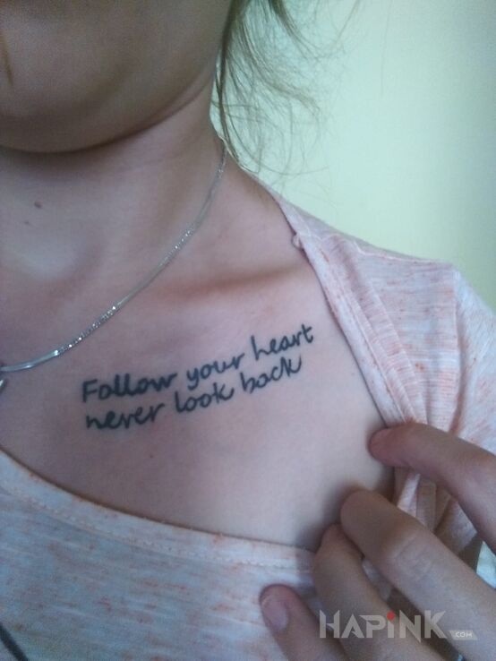 Tattoo Napis obojczyk in lettering motif on the collarbone