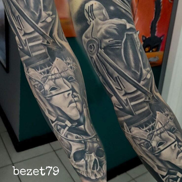 Tatuaż część wewnątrz ręki po wygojeniu w motywie fantasy i stylu abstrakcyjne na przedramieniu
