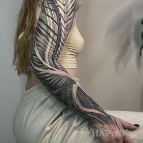 Tattoo I don't know what it is On the arm motif: black and gray style: organic