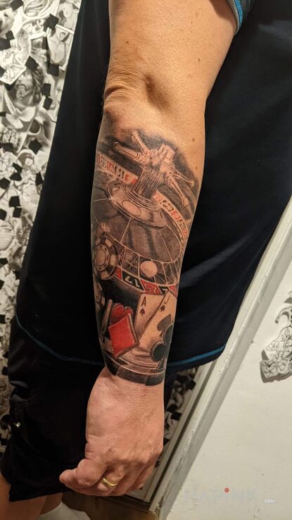 Tattoo Ruletka in 3D motif and realistic style on the forearm